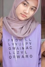 Hijab Mulus Cantik Sweater Ungu Diewe Bergantian